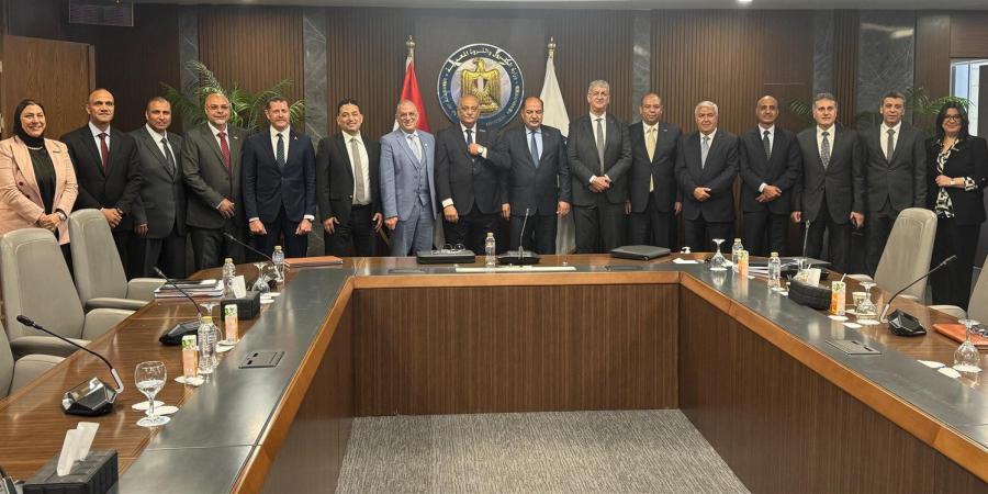 البترول:
      الكوادر
      المتخصصة
      في
      «إيبروم»
      ميزة
      تنافسية
      تدعم
      استدامة
      النمو