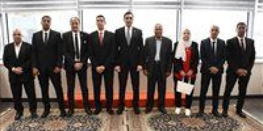 وزير
      الشباب
      والرياضة
      يبحث
      تطوير
      ألعاب
      القوى
      واكتشاف
      المواهب