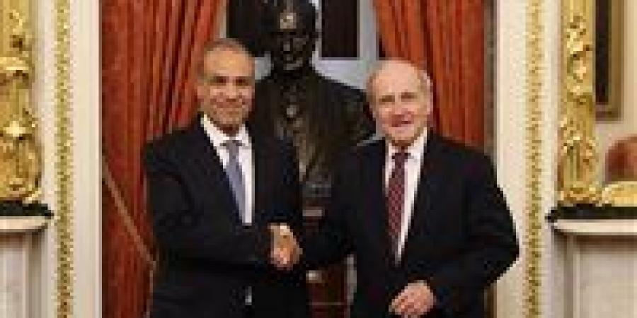 من
      واشنطن..
      وزير
      الخارجية
      يوجه
      دعوة
      رسمية
      للسيناتور
      «جيمس
      ريش»
      لزيارة
      مصر
      لتعزيز
      التعاون
      الثنائي