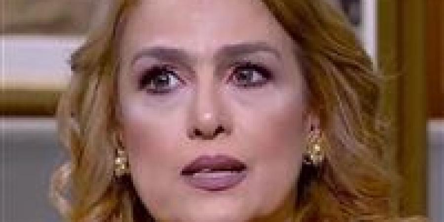 الفنانة
      سيمون
      تروي
      تفاصيل
      مأساوية
      عن
      رحيل
      والدها
      بسبب
      وجبة
      فسيخ
      ملوثة