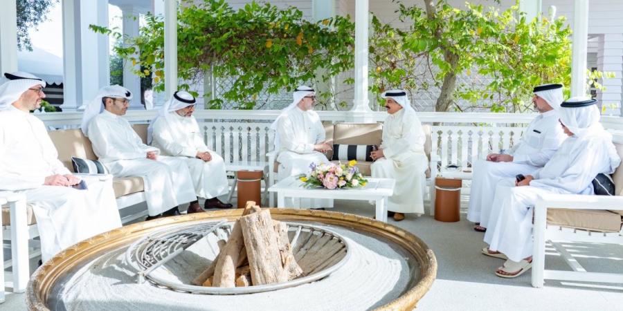 ملك البحرين يستقبل وزير خارجية الكويت