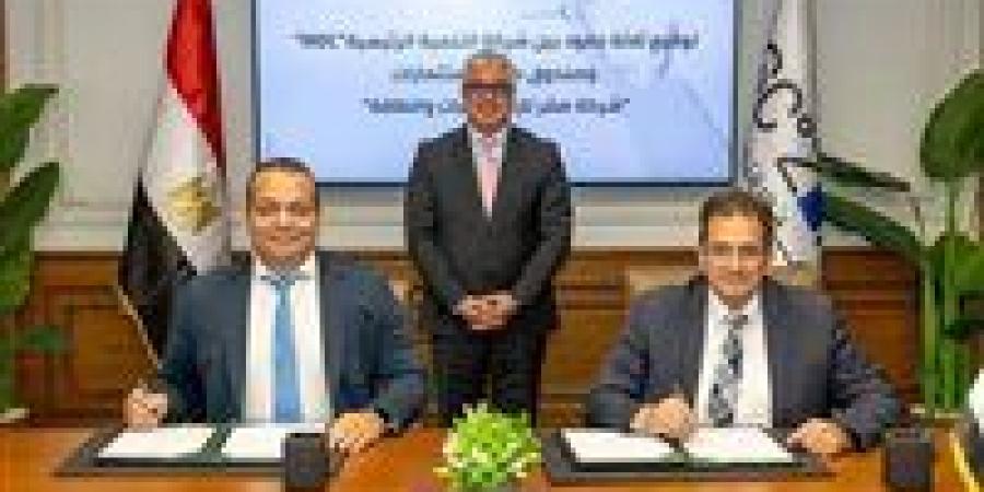 رئيس
      اقتصادية
      قناة
      السويس
      يشهد
      توقيع
      عقود
      3
      مشروعات
      لشركة
      صقر
      للإلكترونيات
      والطاقة