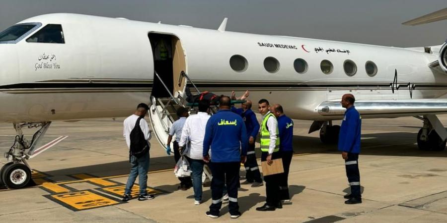 سفارة المملكة في القاهرة تنفذ إخلاءً طبياً لمواطنين سعوديين بحالة حرجة