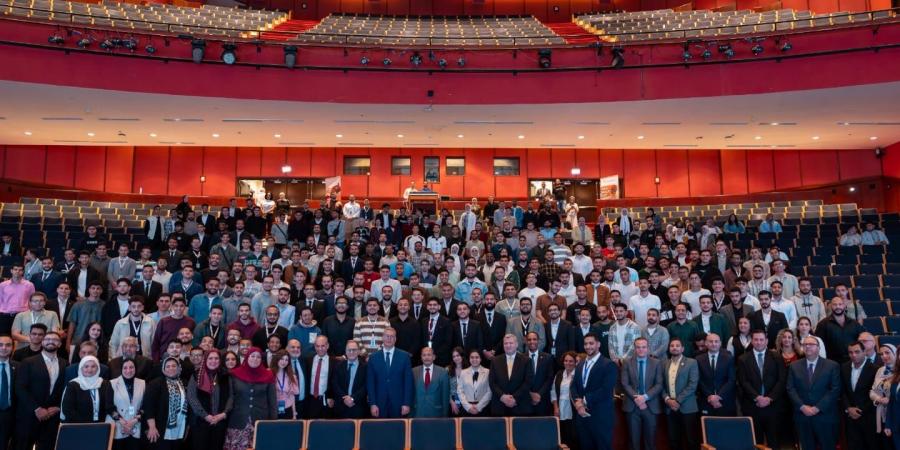 البترول:
      التعاون
      بين
      الجامعات
      وصناعة
      البترول
      والحكومة
      نموذجاً
      عملياً
      للتكامل