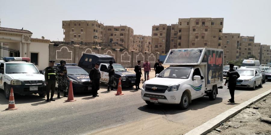 مدير
      أمن
      الفيوم
      يقود
      حملات
      يومية..
      وحملة
      أمنية
      مكبرة
      بمنطقة
      دمو
      تُحكم
      السيطرة
      وتضرب
      الخارجين
      عن
      القانون