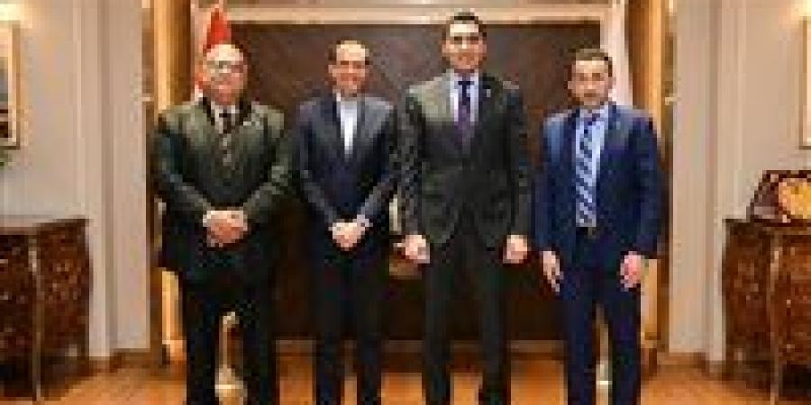 وزير
      الشباب
      يلتقي
      رئيس
      الاتحاد
      الدولي
      للبادل