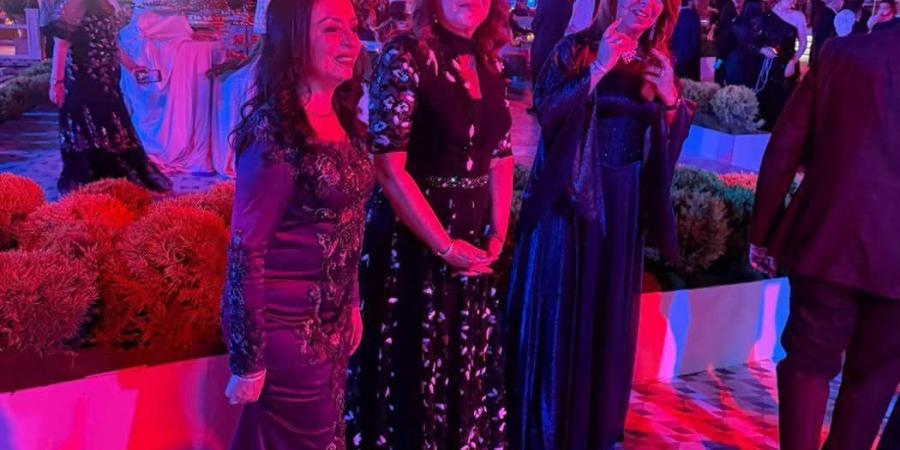 كريم
      عبد
      العزيز
      أبرز
      الحاضرين..
      لقطات
      من
      حفل
      زفاف
      ابنة
      المنتج
      محمد
      السعدي