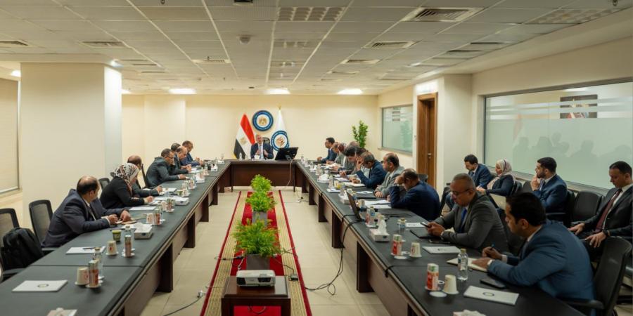 وزير
      البترول:
      الاستثمار
      في
      العنصر
      البشري
      يقود
      تطوير
      قطاع
      الثروة
      المعدنية