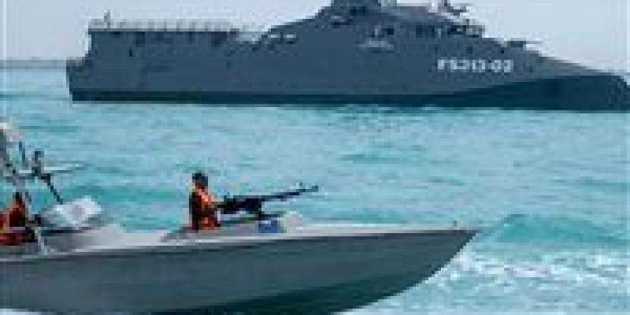 الفصل
      الأخير..
      ترامب
      يشكر
      طهران
      على
      فتح
      هرمز
      ويتمسك
      بالحصار
      البحري