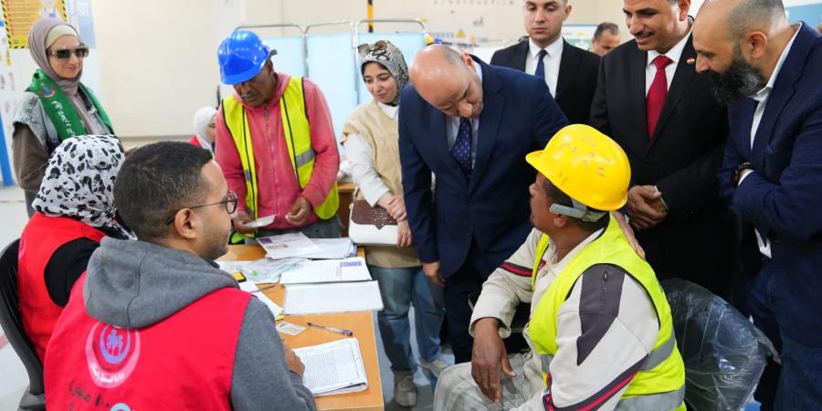 وزير
      العمل
      مع
      العمالة
      غير
      المنتظمة
      بمشروع
      المترو
      الجديد
      بالإسكندرية
      ويؤكد
      على
      تقديم
      كل
      أنواع
      الدعم
      والحماية 