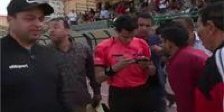 لجنة
      المسابقات
      تقرر
      إعادة
      مباراة
      طنطا
      والمصرية
      للاتصالات..
      وعقوبات
      مالية
      وإدارية