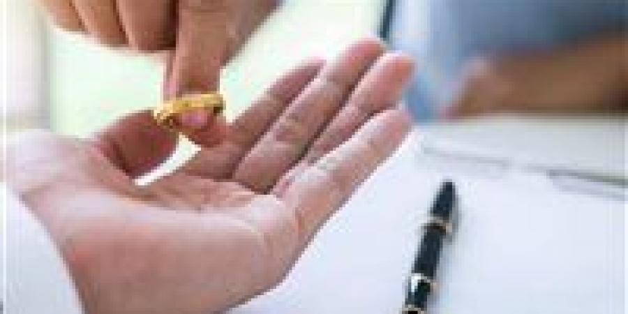 استحداث
      مواد
      للطلاق
      بالمسيحية..
      والسيدة
      سترث
      مثل
      الرجل..
      نجيب
      جبرائيل
      يعلن
      التفاصيل