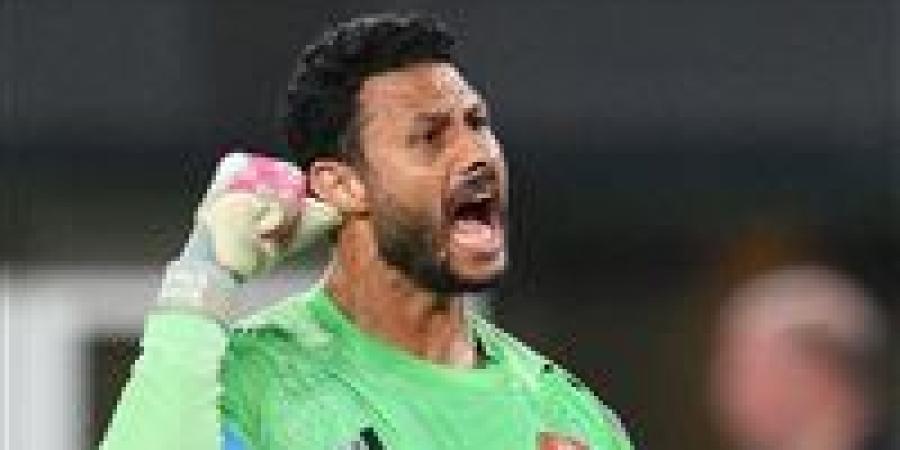 لجنة
      الاستئناف
      تقرر
      تخفيض
      عقوبة
      محمد
      الشناوي
      إلى
      مباراتين
      بدلًا
      من
      ٤
      مباريات