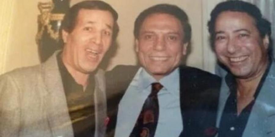 ذكي
      فنيا..
      صلاح
      السعدني
      يكشف
      عن
      رأيه
      في
      عادل
      إمام
      وسعيد
      صالح