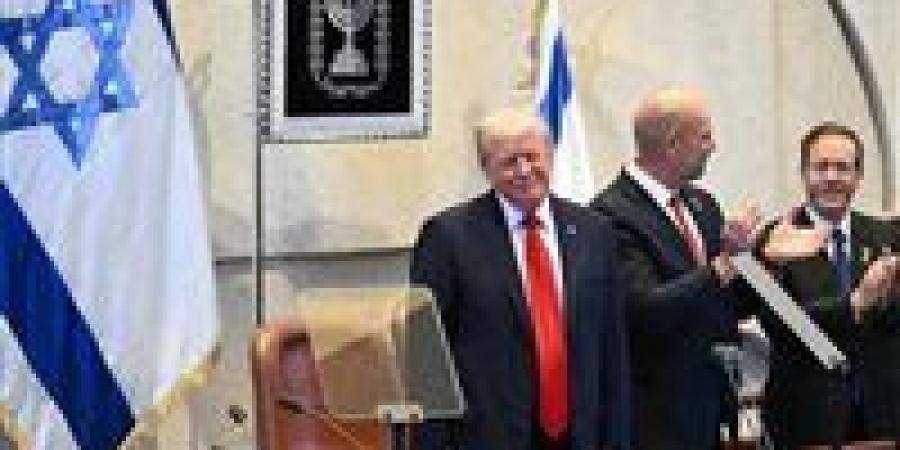 ترامب:
      إسرائيل
      حليف
      عظيم
      لنا
      سواء
      أحبها
      الناس
      أم
      لا