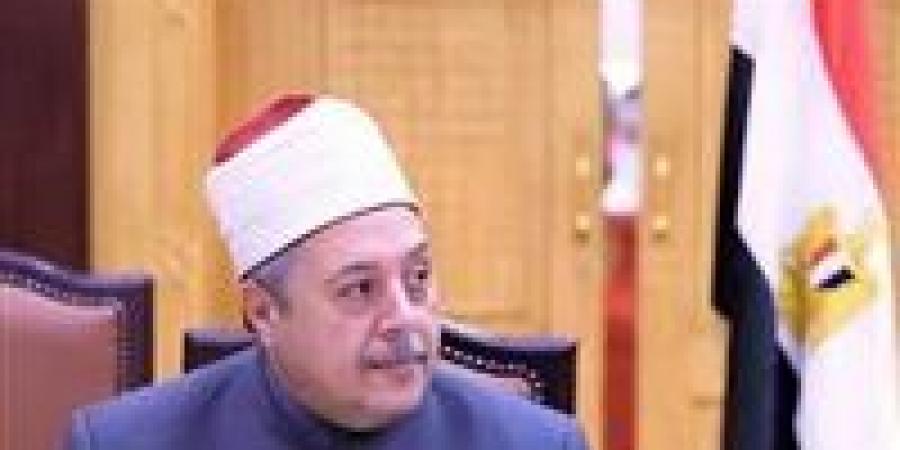 شيخ
      الأزهر
      يكلف
      الشيخ
      أيمن
      عبد
      الغني
      بتسيير
      المهام
      المالية
      والإدارية
      بوكالة
      الأزهر