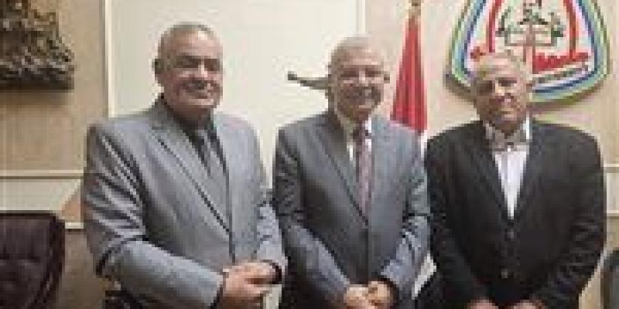 وكيل
      تعليم
      النواب:
      دعم
      مستمر
      لتطوير
      التعليم
      بجامعة
      الزقازيق
      وتعزيز
      بيئة
      آمنة
      للطلاب