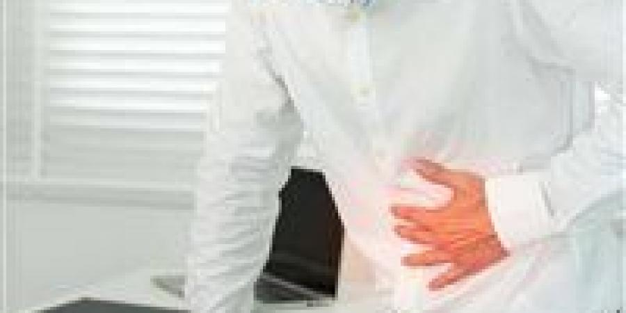 دليل شامل حول أسباب انتفاخ البطن وطرق علاجه منزليا وبالأدوية وأفضل المشروبات