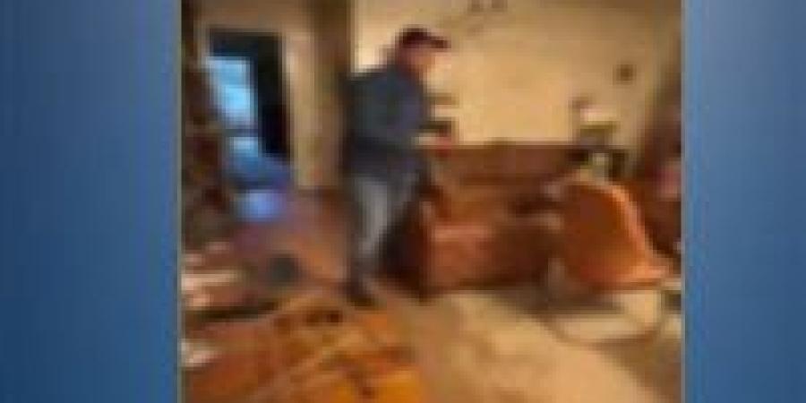 اتهمته
      باصطحاب
      فتاة..
      الداخلية
      تكشف
      تفاصيل
      فيديو
      تعدى
      سيدة
      على
      طليقها
      بالإسكندرية