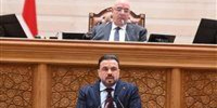 رئيس
      شباب
      النواب:
      رئيس
      اتحاد
      الكرة
      وحسام
      حسن
      يشاركان
      في
      اجتماع
      اللجنة
      لبحث
      الاستعداد
      للمونديال