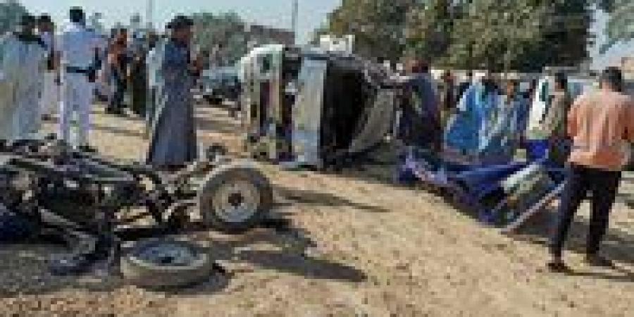 مصرع
      شخصين
      وإصابة
      12
      آخرين
      في
      تصادم
      ميكروباص
      وتروسيكل
      بأسيوط