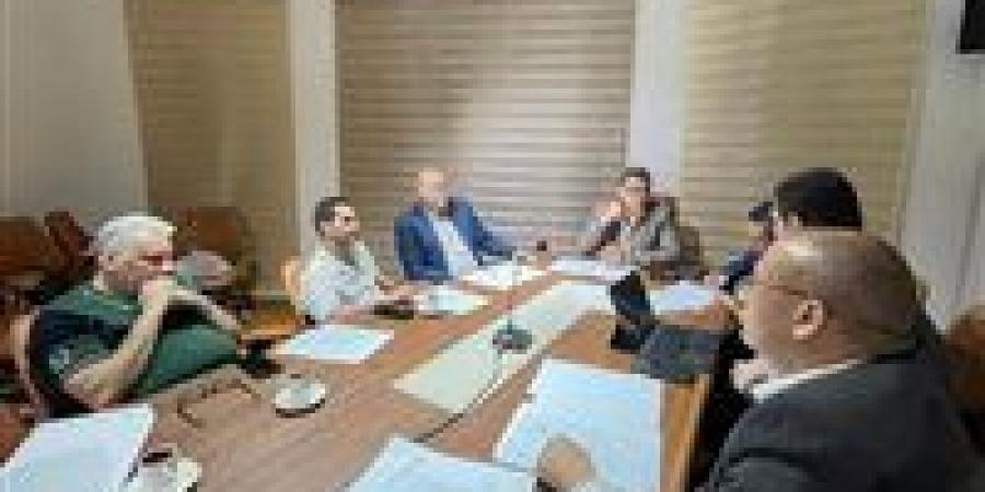 نقابة
      الإعلاميين:
      عقوبة
      الإنذار
      لهاني
      حتحوت
      بعد
      خضوعه
      للتحقيق
      بمقر
      النقابة