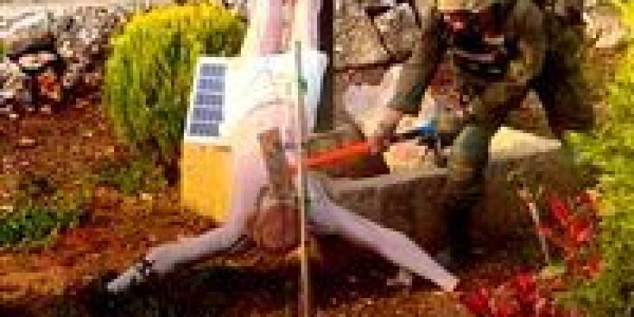 غضب
      عالمي
      بعد
      تداول
      فيديو
      لجندي
      إسرائيلي
      يحطم
      تمثال
      المسيح
      بمطرقة
      في
      لبنان