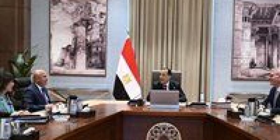 رئيس
      الوزراء
      يتابع
      موقف
      ترشيد
      استهلاك
      المواد
      البترولية
      في
      عدد
      من
      المشروعات
      الحكومية