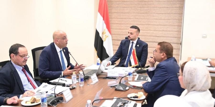 برئاسة
      محمد
      الجارحي
      ..
      لجنة
      المشروعات
      بمجلس
      النواب
      تناقش
      خطة
      عمل
      جهاز
      تنمية
      المشروعات
      لعام
      2026