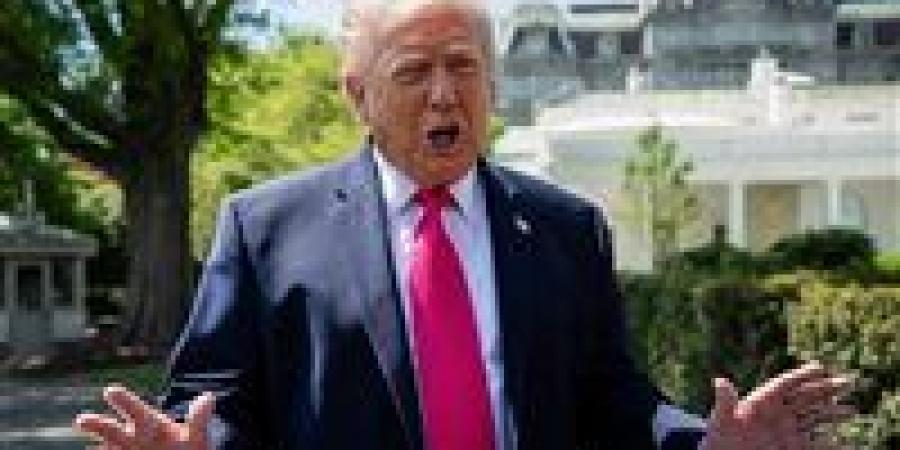 ترامب:
      مضيق
      هرمز
      تحت
      السيطرة
      الأمريكية
      وإيران
      تخسر
      500
      مليون
      دولار
      يوميًا