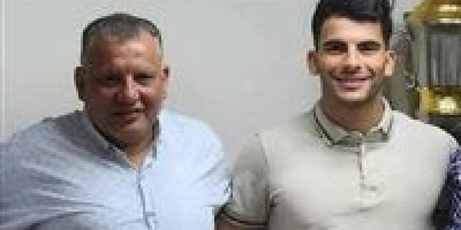 والد
      أحمد
      سيد
      زيزو
      يفجر
      مفاجأة:
      قرار
      لصالح
      نجلي
      ضد
      الزمالك
      «في
      الدرج»