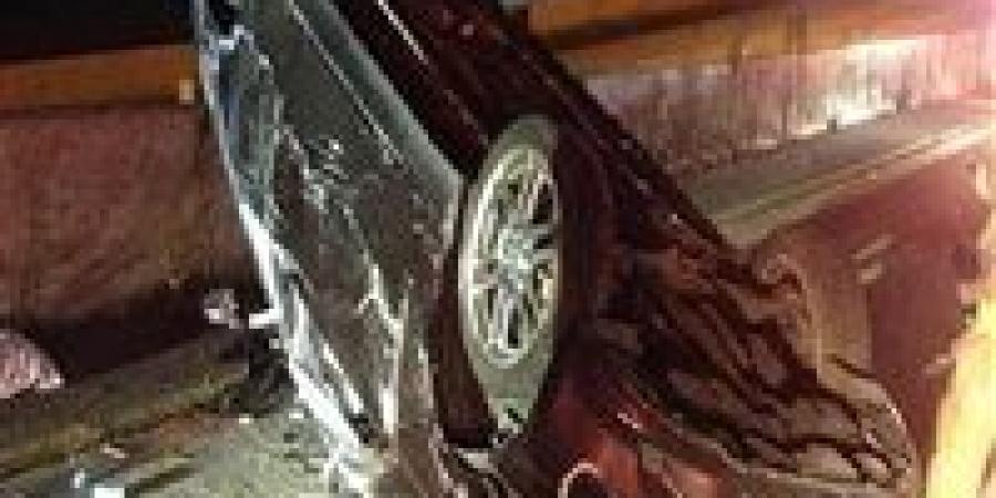 إصابة
      4
      أشخاص
      فب
      انقلاب
      سيارة
      على
      الطريق
      الصحراوي
      بالفيوم