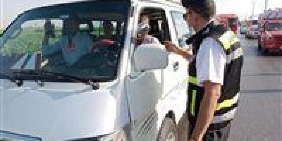 «105
      ألف
      مخالفة
      في
      يوم
      واحد»..
      المرور
      يفرض
      الانضباط
      ويكشف
      سائقي
      المخدرات
      على
      الطرق