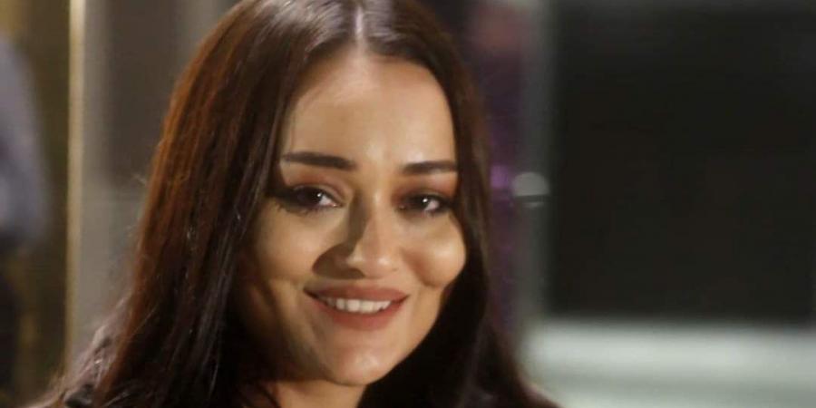 بعد
      تصريحات
      يارا
      السكري..
      راندا
      البحيري:
      ما
      طبيعي
      يا
      جماعة
      نجيب
      أربع
      أطقم
      للعيد