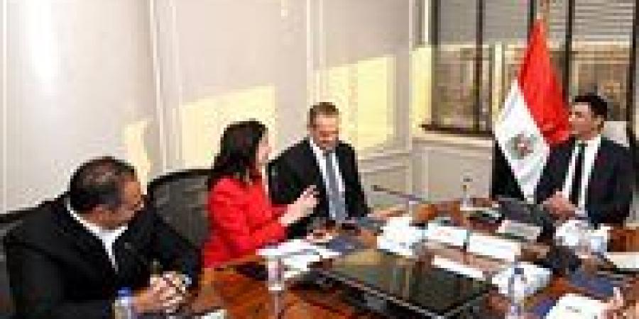 وزير الصناعة يبحث مع شركة كوكاكولا هيلينك مصر الخطط التوسعية للشركة بالسوق المصري