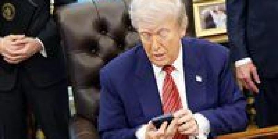 "الرئيس
      وحده
      يعلم"..
      رسائل
      ترامب
      المتناقضة
      حول
      إيران
      ترهق
      البيت
      الأبيض