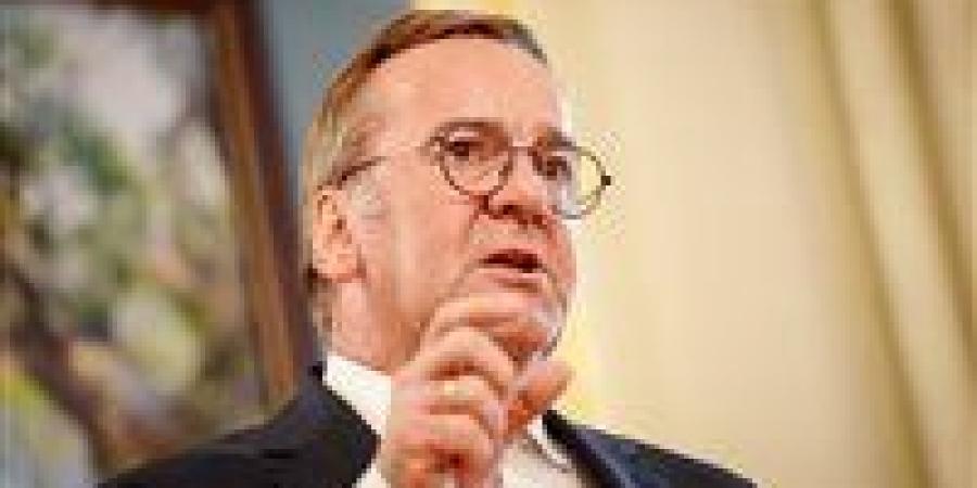 وزير
      الدفاع
      الألماني:
      بوتين
      أخطر
      على
      أمننا
      من
      ترامب