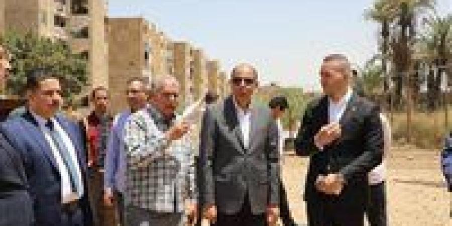 محافظ
      المنيا
      يعاين
      قطعة
      أرض
      بمغاغة
      لإقامة
      مدرسة
      تعليم
      أساسي