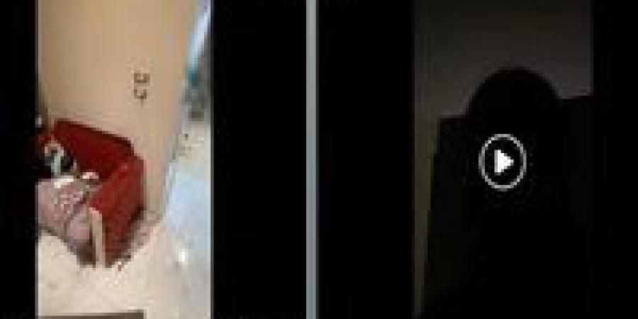 ضبط
      شخص
      تهجم
      على
      منزل
      طليقته
      وقطع
      التيار
      الكهربائى
      عنها
      بالسويس