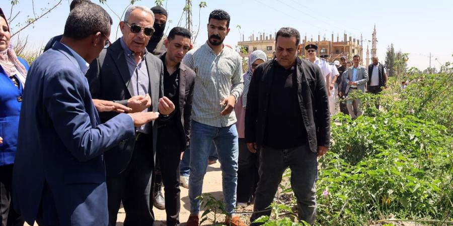 محافظ
      الإسماعيلية
      يتفقد
      محاور
      مرورية
      ومواقع
      خدمية
      بالقصاصين
      ويوجه
      بحلول
      عاجلة
      لتحسين
      الطرق
      والبنية
      التحتية