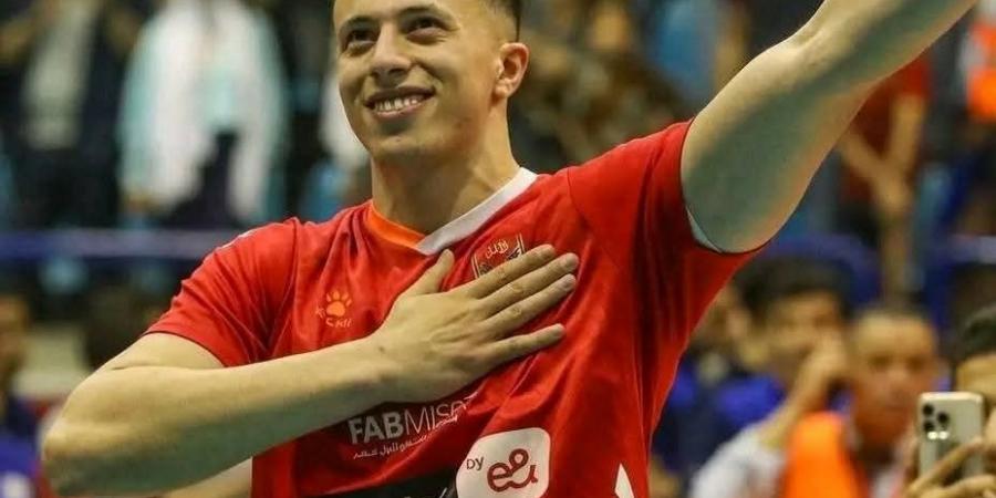 محمود
      الخطيب
      يطمئن
      على
      آخر
      تطورات
      الحالة
      الصحية
      لنجم
      طائرة
      الأهلي
      سيف
      عابد