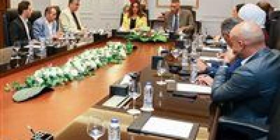 وزيرة التنمية تبحث مع غرفة سياحة الغوص جهود الحفاظ على المحميات الطبيعية بشرم الشيخ