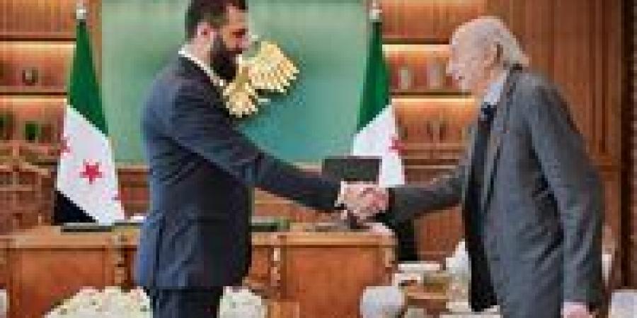 كواليس
      قمة
      دمشق..
      «الخط
      الأصفر»
      الإسرائيلي
      يفرض
      تنسيقاً
      اضطرارياً
      بين
      الشرع
      وجنبلاط