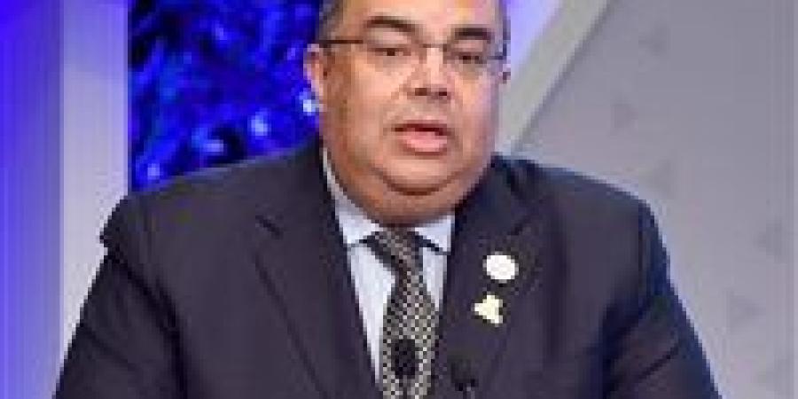 محمود
      محيي
      الدين:
      تراكم
      الدين
      العام
      في
      مصر
      يرجع
      لثلاثة
      أسباب..
      والقطاع
      الخاص
      مفتاح
      النمو