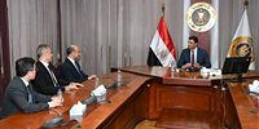 وزير
      الصناعة
      يبحث
      مع
      وفد
      مجموعة
      صافولا
      للأغذية
      أنشطة
      المجموعة
      في
      مصر
      وخططها
      التوسعية
      المستقبلية