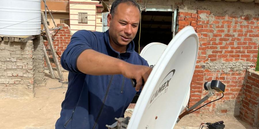 رزقي فوق السطوح .. حكاية رجب في صيانة شبكات التلفزيون في كفرالشيخ