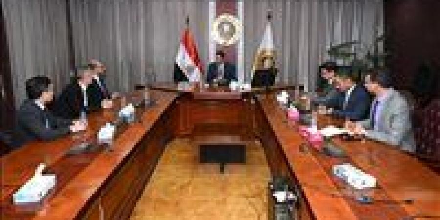 وزير
      الصناعة
      يبحث
      مع
      وفد
      مجموعة
      صافولا
      للأغذية
      أنشطة
      المجموعة
      في
      مصر
      وخططها
      التوسعية