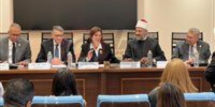 النائب
      طارق
      رضوان:
      التغيرات
      المتسارعة
      تتطلب
      إطارًا
      منظمًا
      للأسرة..
      وحوار
      شامل
      قبل
      مناقشة
      قانون
      الأحوال
      الشخصية