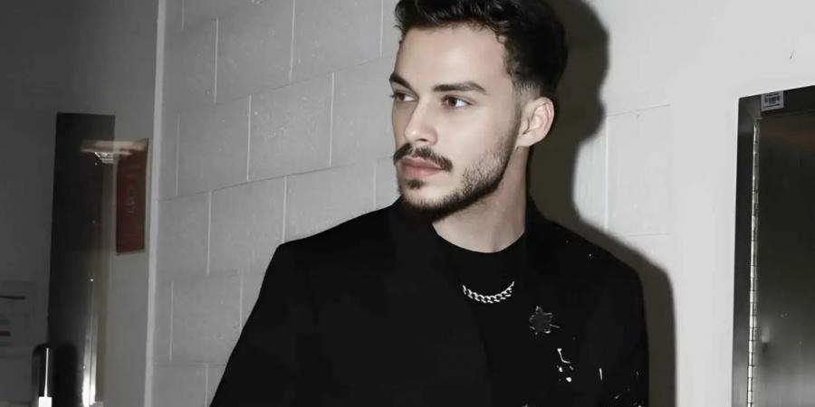 بعد
      تعميم
      القبض
      عليه
      وتبرأ
      والده
      منه..
      من
      هو
      المطرب
      حسام
      السيلاوي؟