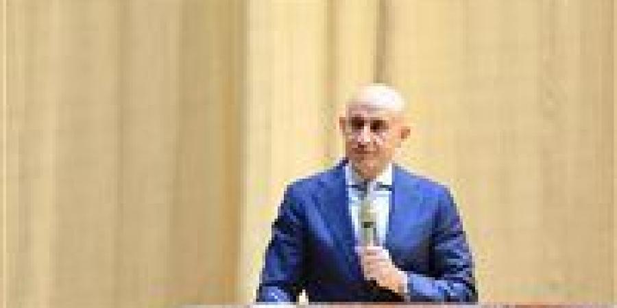 وزير
      التعليم
      يعلن
      تحولًا
      جذريًا..
      الطلاب
      يتداولون
      داخل
      البورصة
      المصرية
      لأول
      مرة